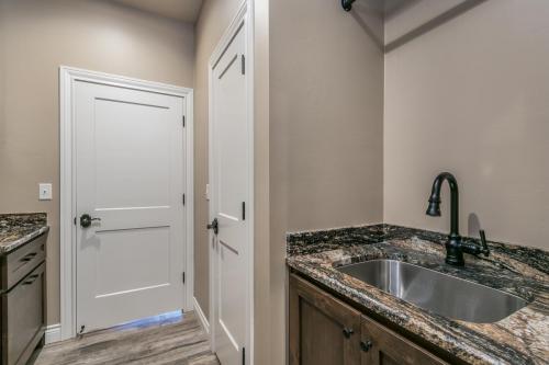 13487 Silverpoint 35